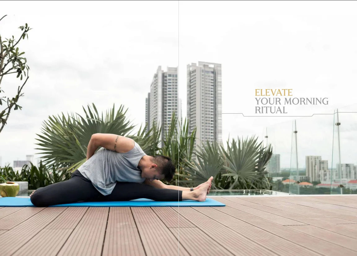 Courtyard Paramount Banner